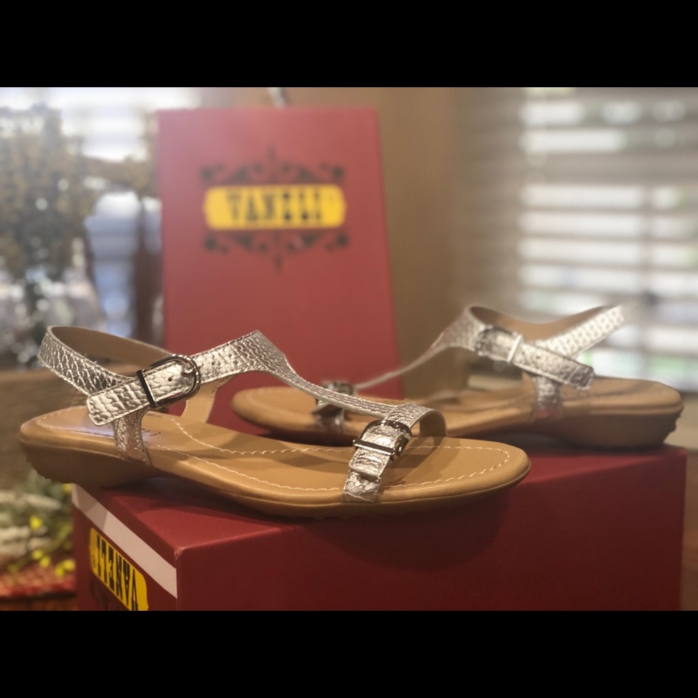 Vaneli. Silver Chain Sandal.